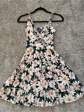 ‼️NWOT: Angie Daisy Floral Dress - S